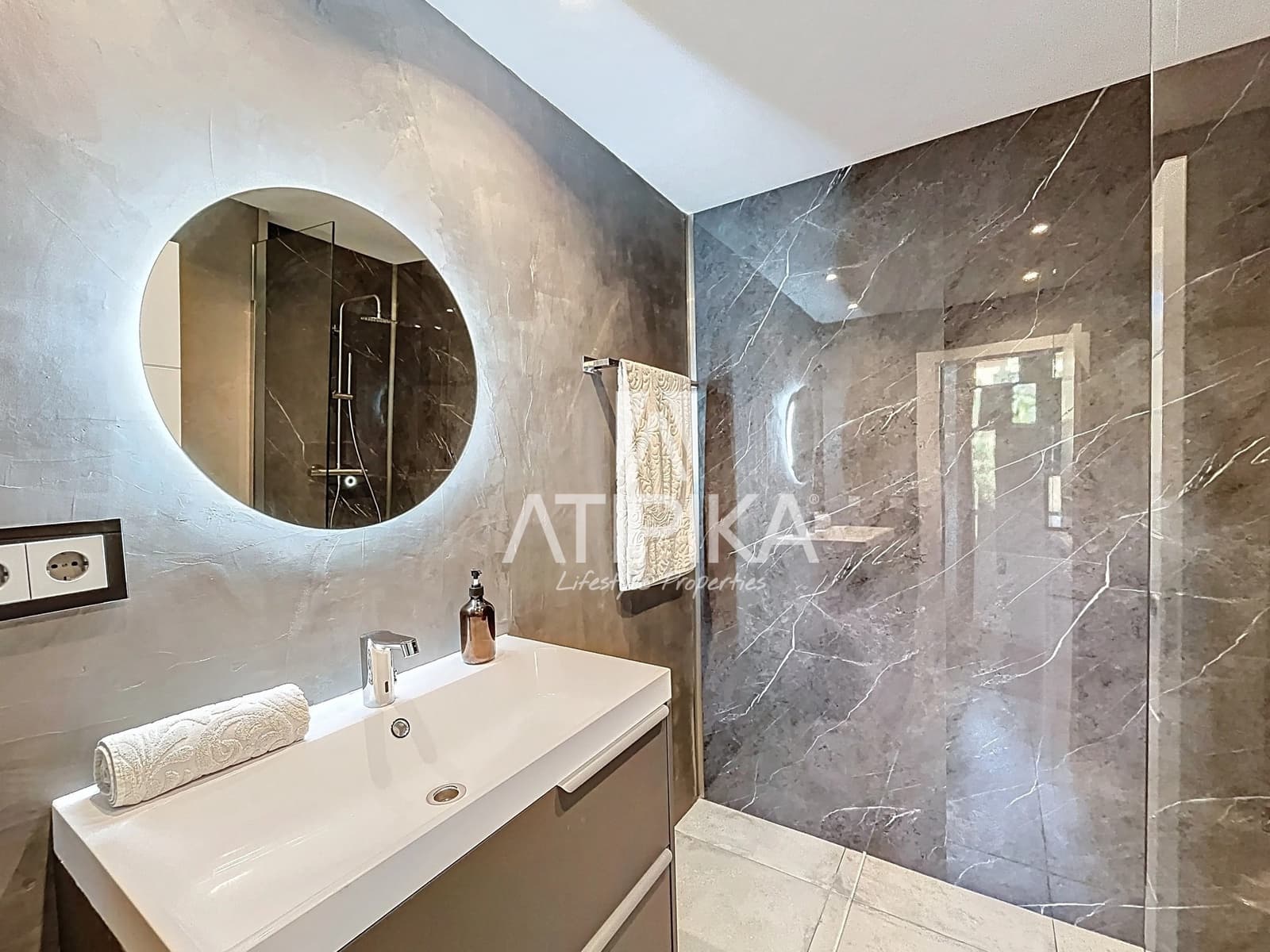 4 soveværelse Villa til salg i Alella med swimmingpool - € 2.499.000 (Ref: 9095005)