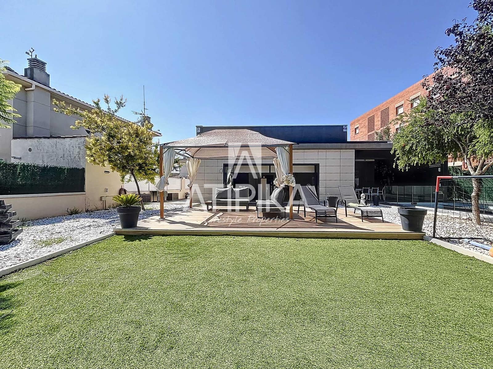 10 soverom Villa til salgs i Cubelles med svømmebasseng - € 798 000 (Ref: 9106219)