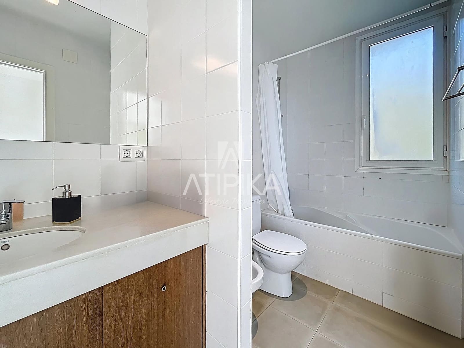 6 sypialnia Willa na sprzedaż w Sitges z basenem - 1 175 000 € (Ref: 9132050)