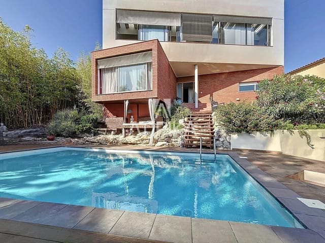 6 makuuhuone Huvila myytävänä paikassa Sitges mukana uima-altaan - 1 175 000 € (Ref: 9132050)