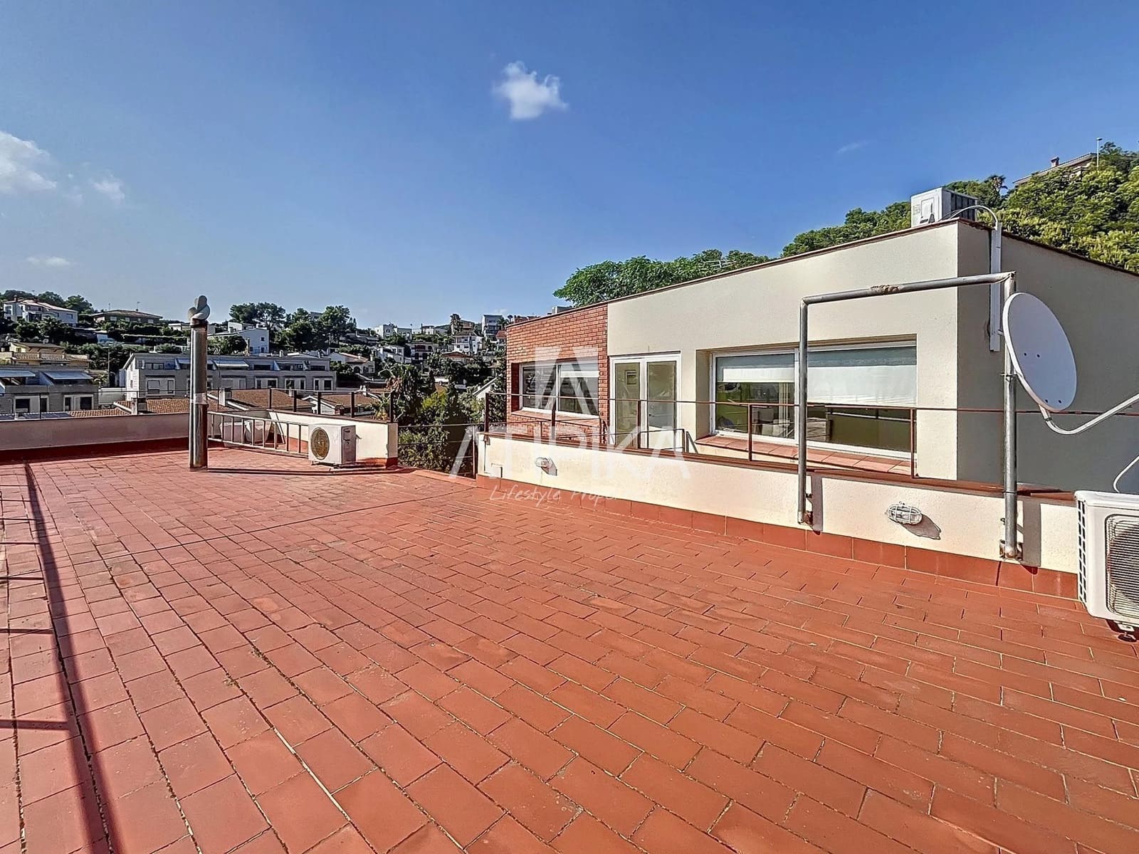 6 sypialnia Willa na sprzedaż w Sitges z basenem - 1 175 000 € (Ref: 9132050)