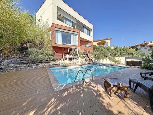 6 makuuhuone Huvila myytävänä paikassa Sitges mukana uima-altaan - 1 175 000 € (Ref: 9132050)