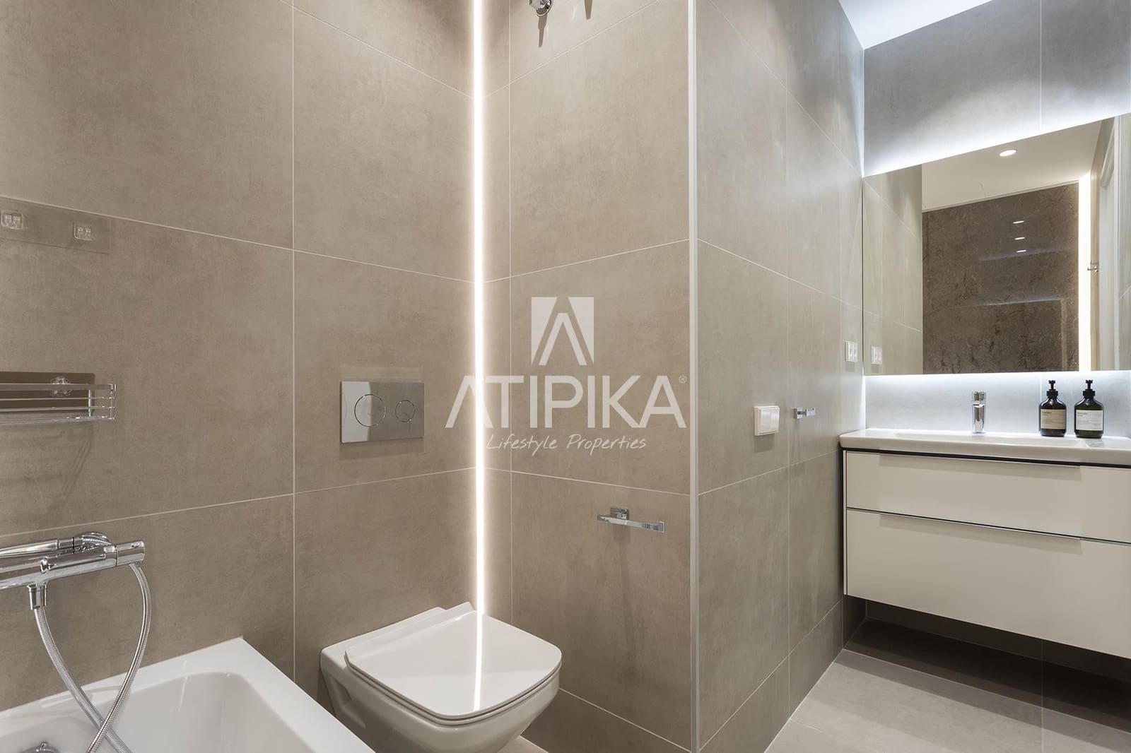 3 bedroom Apartment for sale in Barcelona city - € 1,250,000 (Ref: 9132052)