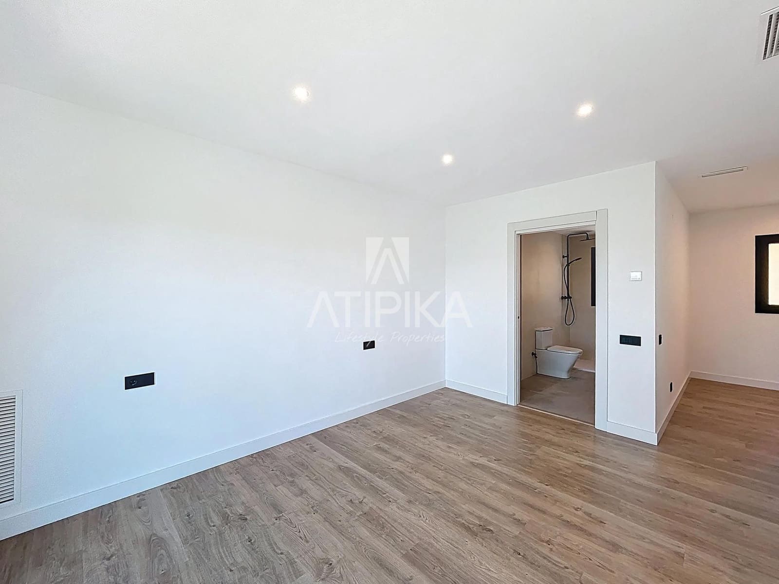 5 soveværelse Villa til salg i Vallromanes med swimmingpool - € 790.000 (Ref: 9153574)