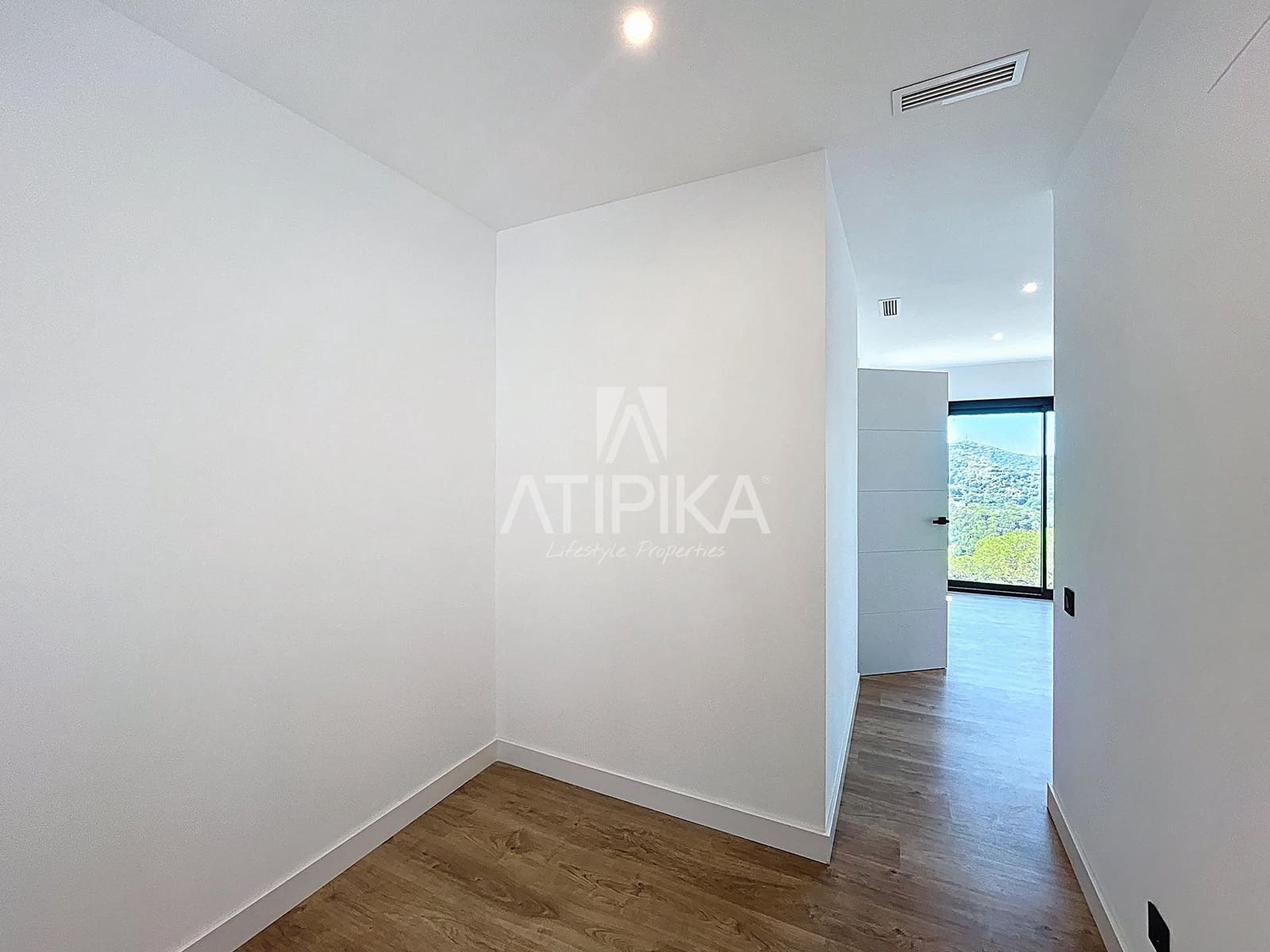 5 soveværelse Villa til salg i Vallromanes med swimmingpool - € 790.000 (Ref: 9153574)