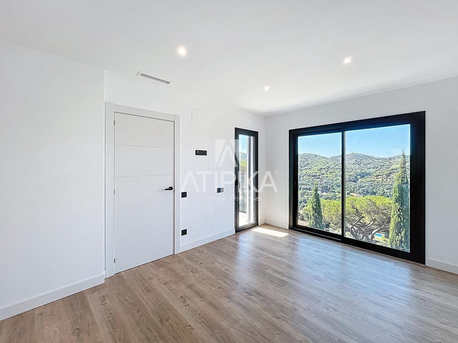 5 soveværelse Villa til salg i Vallromanes med swimmingpool - € 790.000 (Ref: 9153574)