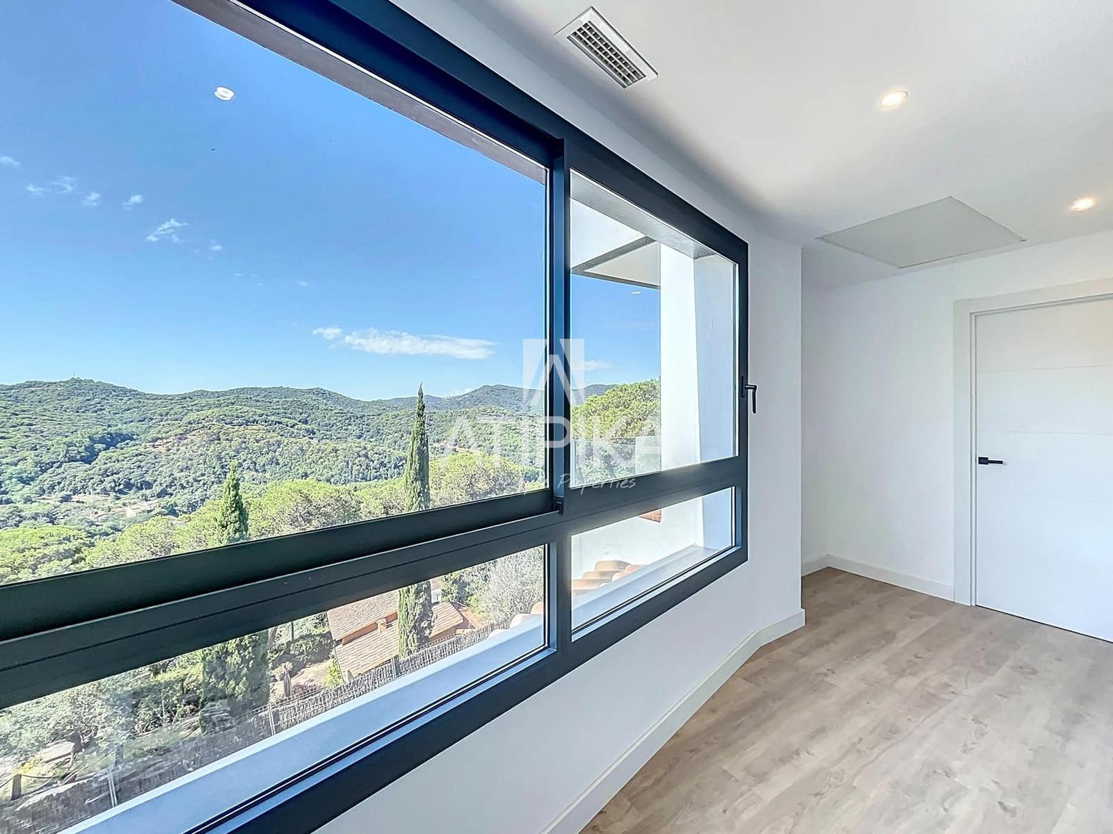 5 soveværelse Villa til salg i Vallromanes med swimmingpool - € 790.000 (Ref: 9153574)