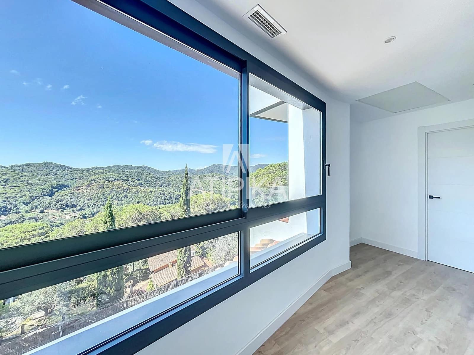 5 soveværelse Villa til salg i Vallromanes med swimmingpool - € 790.000 (Ref: 9153574)