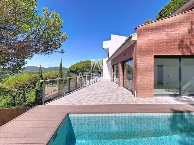 5 bedroom Villa for sale in Vallromanes with pool - € 830,000 (Ref: 9153574)