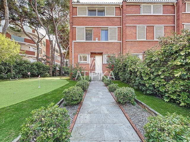4 soveværelse Villa til leje i Gavà med swimmingpool - € 6.000 (Ref: 9165459)