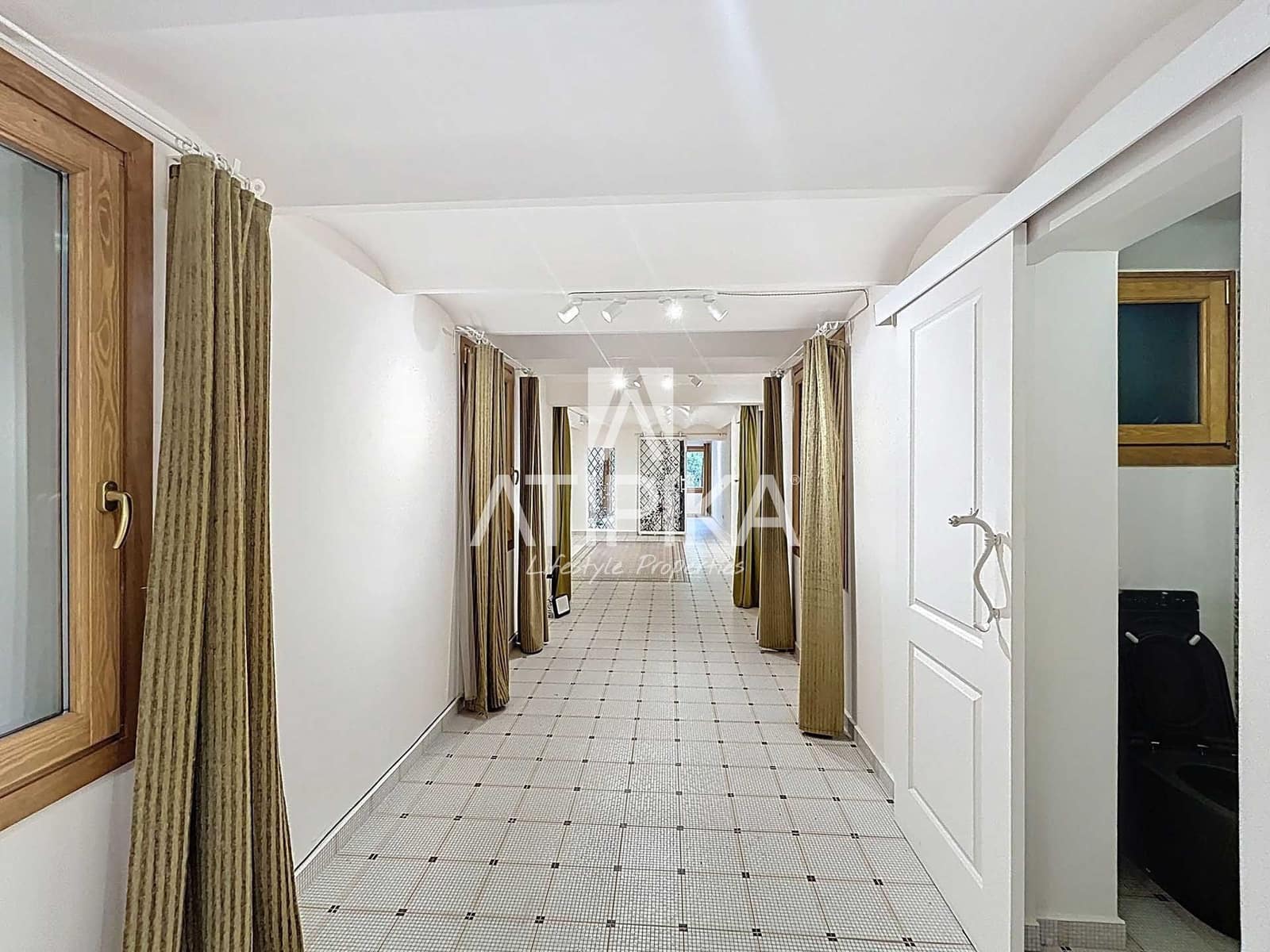 Oficina de 7 habitaciones en Barcelona ciudad en alquiler - 8.000 € (Ref: 9186616)