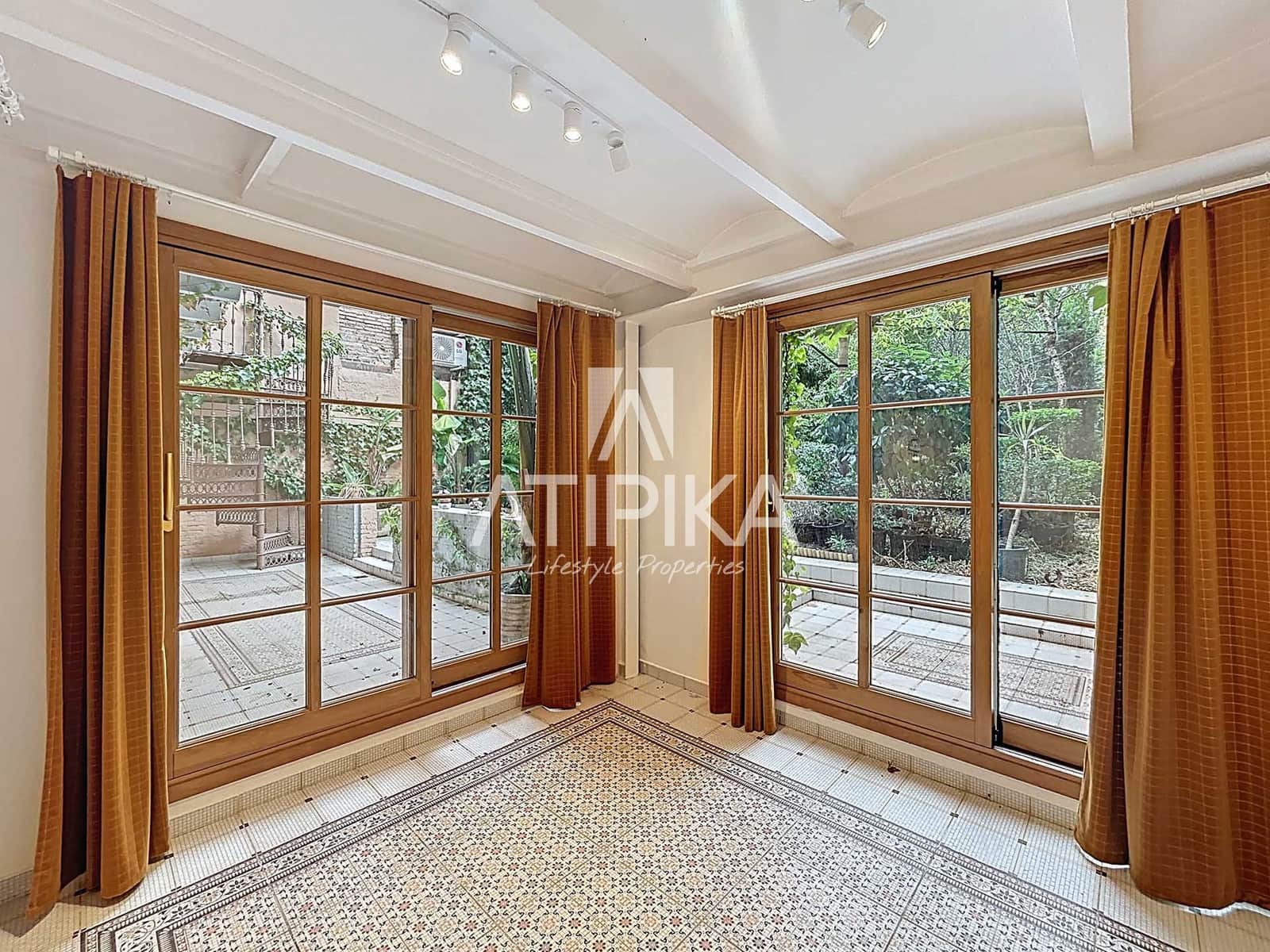 Oficina de 7 habitaciones en Barcelona ciudad en alquiler - 8.000 € (Ref: 9186616)