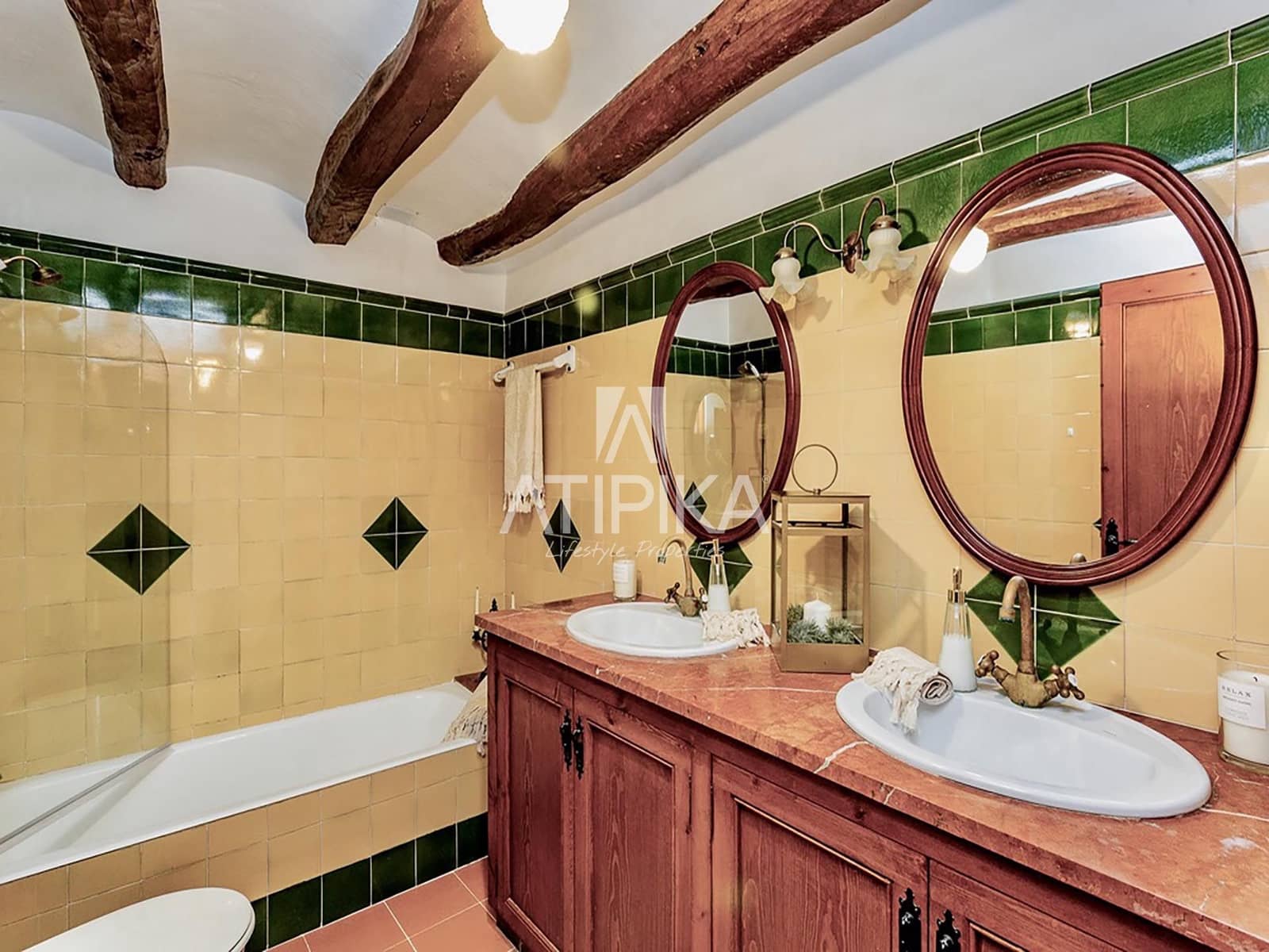 8 soveværelse Finca/Landehus til salg i Castellvi de la Marca med swimmingpool - € 995.000 (Ref: 9187970)