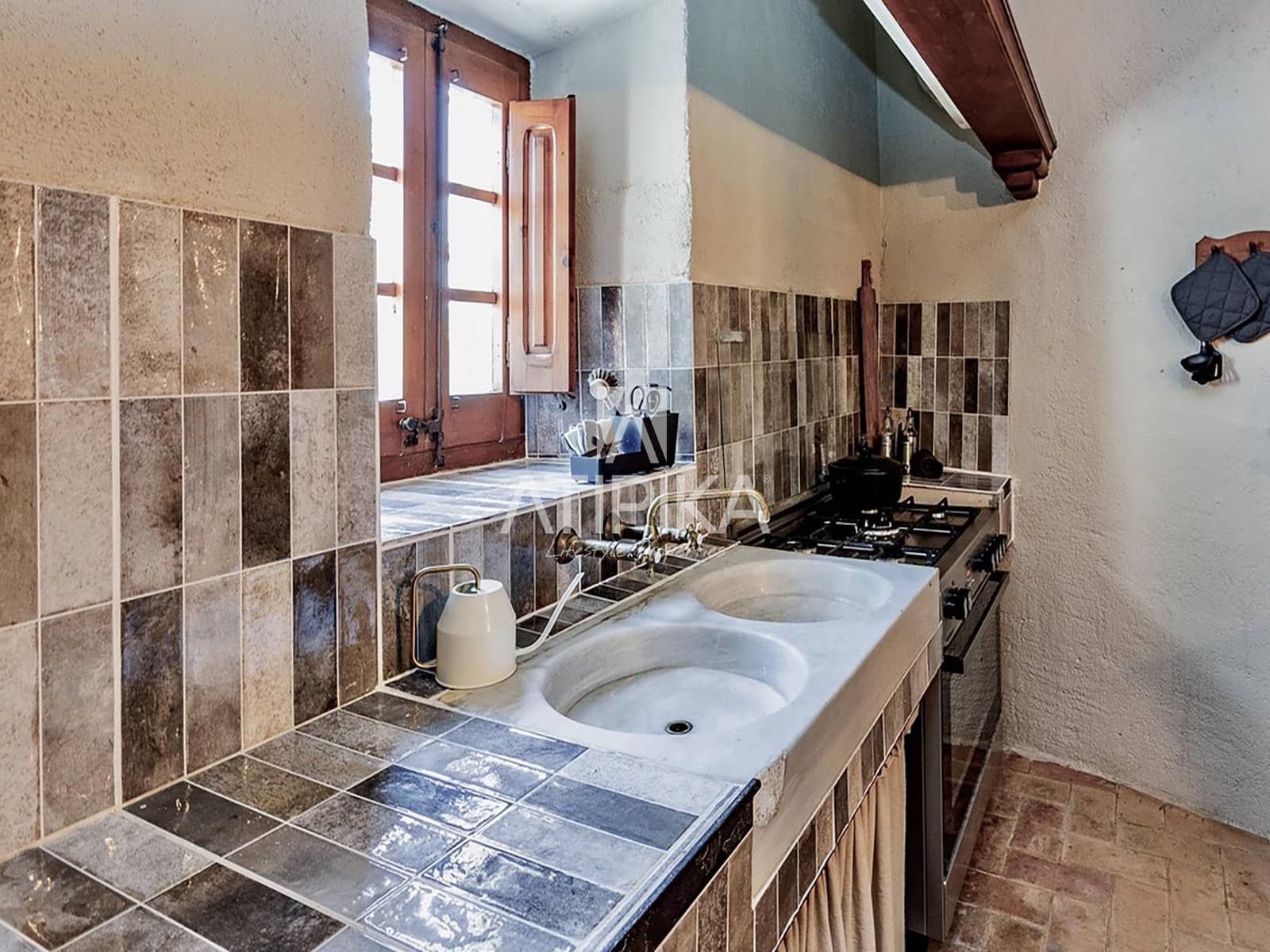 8 soveværelse Finca/Landehus til salg i Castellvi de la Marca med swimmingpool - € 995.000 (Ref: 9187970)