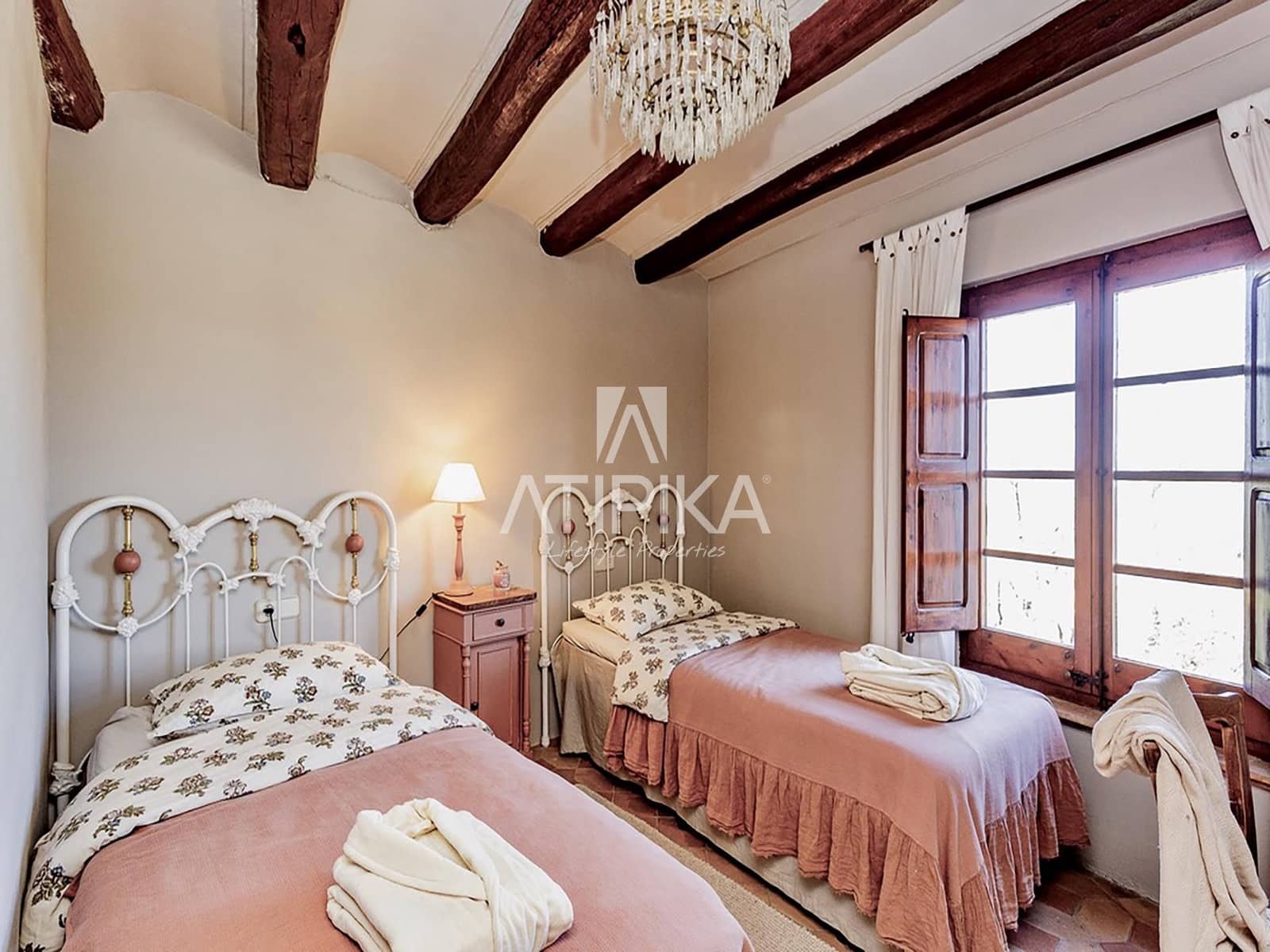 8 soveværelse Finca/Landehus til salg i Castellvi de la Marca med swimmingpool - € 995.000 (Ref: 9187970)