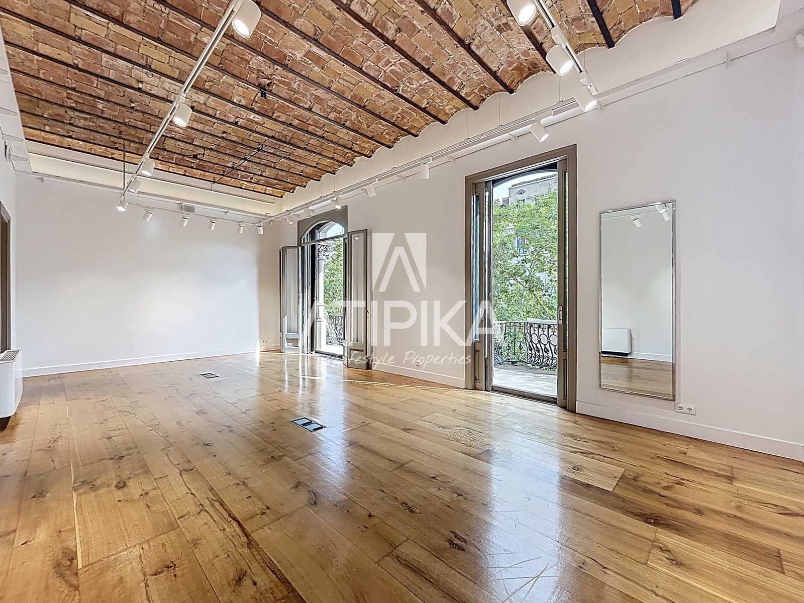 8 soveværelse Kontor til leje i Barcelona by - € 15.000 (Ref: 9195227)