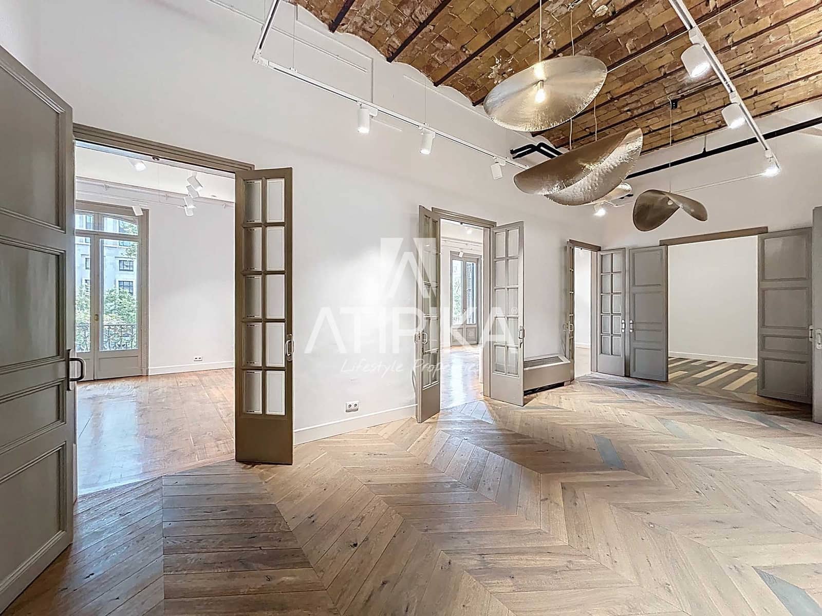 8 soveværelse Kontor til leje i Barcelona by - € 15.000 (Ref: 9195227)