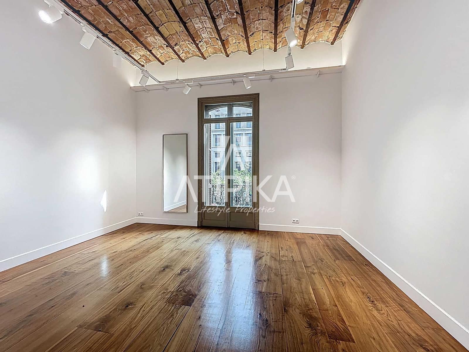 8 soveværelse Kontor til leje i Barcelona by - € 15.000 (Ref: 9195227)