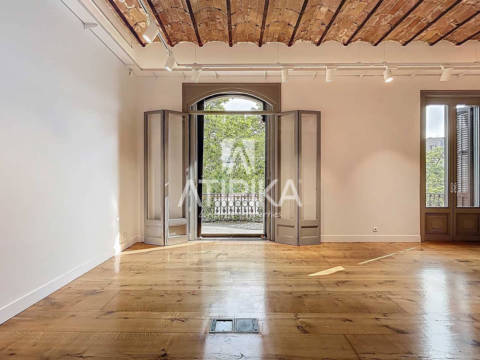 8 soveværelse Kontor til leje i Barcelona by - € 15.000 (Ref: 9195227)