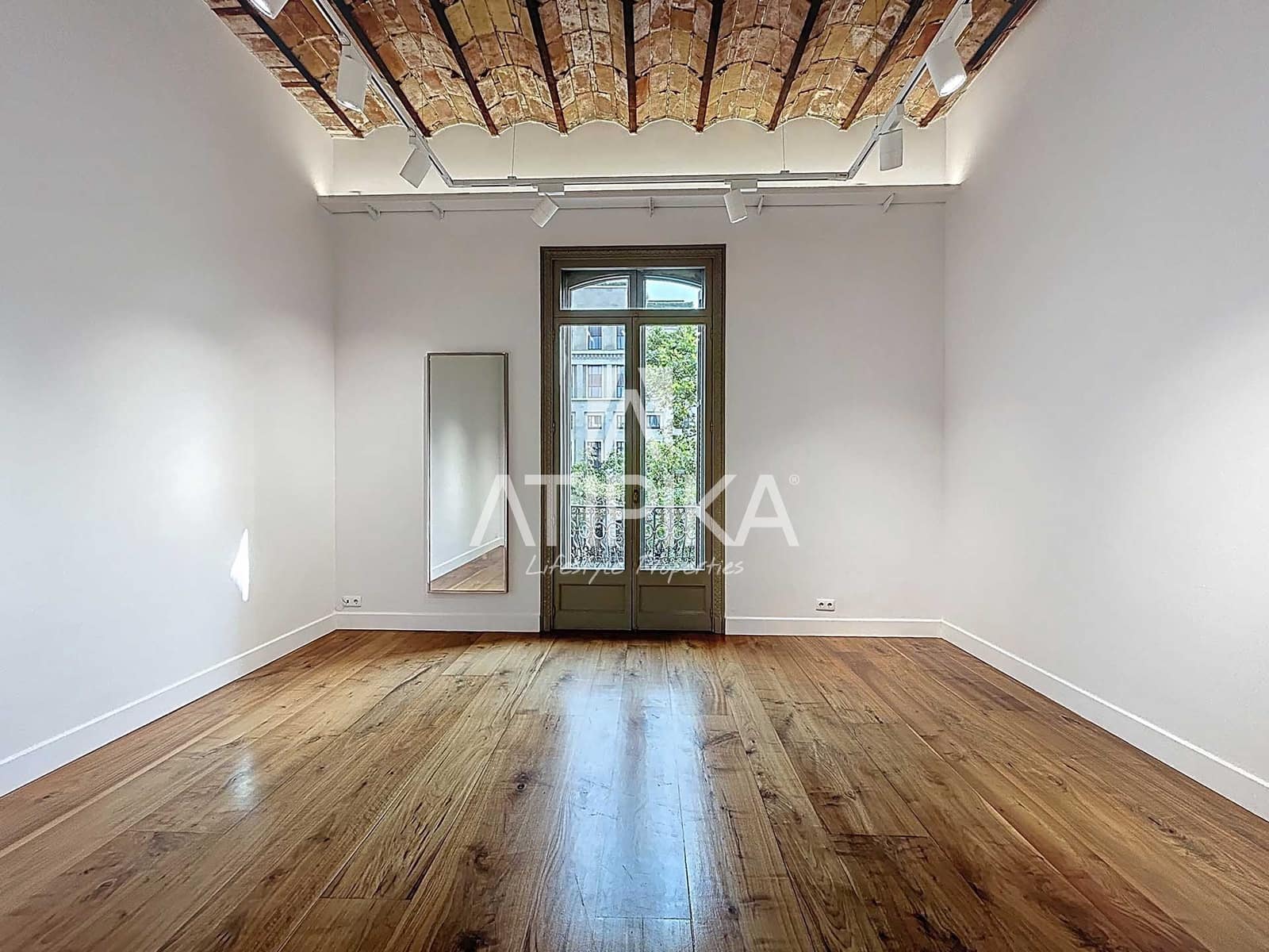 8 soveværelse Kontor til leje i Barcelona by - € 15.000 (Ref: 9195227)