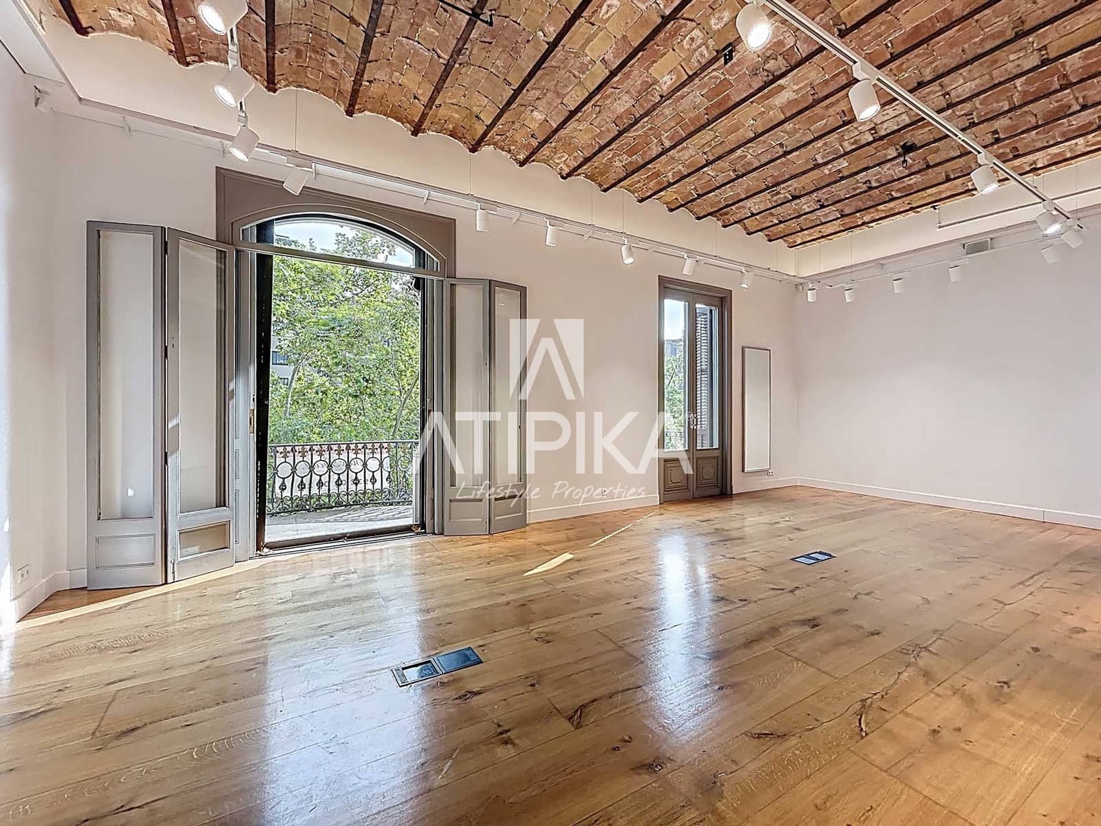 8 soveværelse Kontor til leje i Barcelona by - € 15.000 (Ref: 9195227)