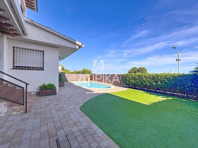 7 sypialnia Willa na sprzedaż w Sant Andreu de Llavaneres z basenem - 870 000 € (Ref: 9216972)