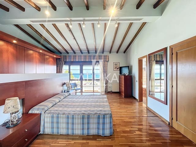 7 sypialnia Willa na sprzedaż w Sant Andreu de Llavaneres z basenem - 870 000 € (Ref: 9216972)