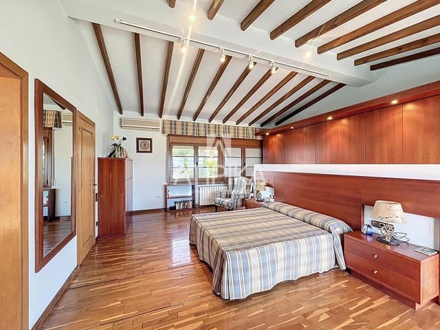 7 sypialnia Willa na sprzedaż w Sant Andreu de Llavaneres z basenem - 870 000 € (Ref: 9216972)