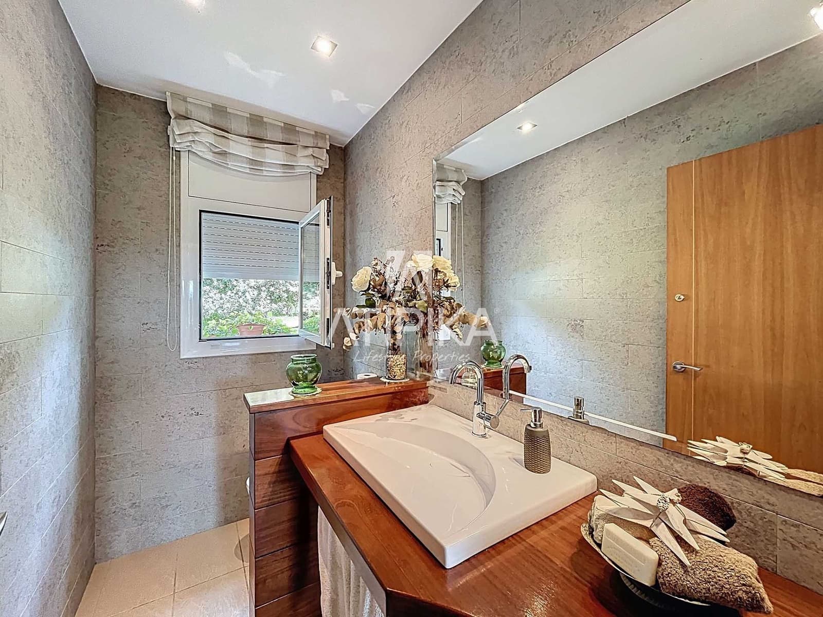 4 bedroom Villa for sale in Dosrius with pool - € 690,000 (Ref: 9235942)