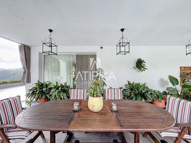 4 bedroom Villa for sale in Dosrius with pool - € 690,000 (Ref: 9235942)