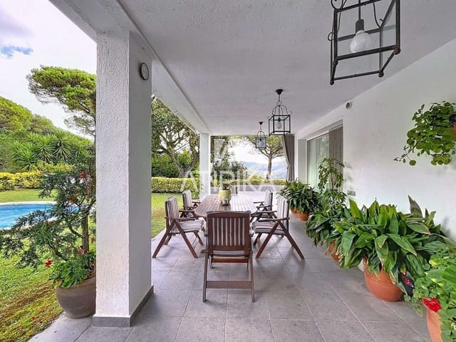 4 bedroom Villa for sale in Dosrius with pool - € 690,000 (Ref: 9235942)