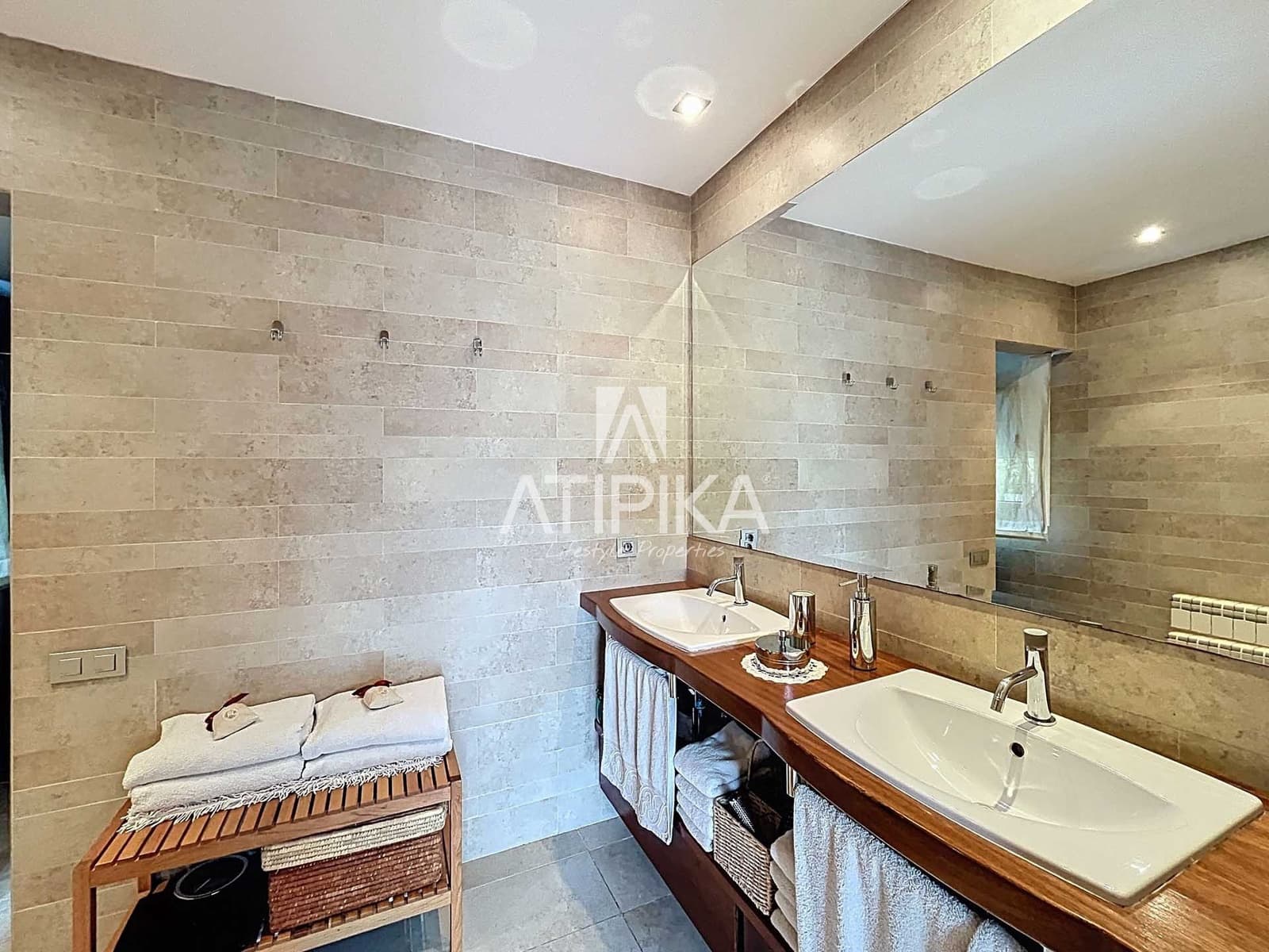 4 bedroom Villa for sale in Dosrius with pool - € 690,000 (Ref: 9235942)