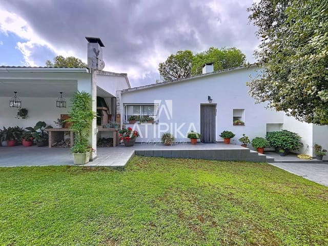 4 bedroom Villa for sale in Dosrius with pool - € 690,000 (Ref: 9235942)