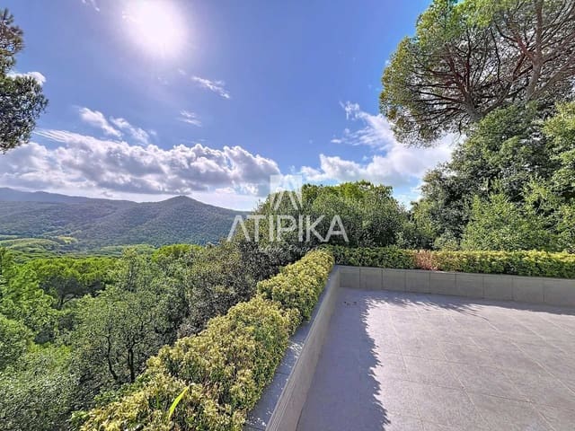 4 bedroom Villa for sale in Dosrius with pool - € 690,000 (Ref: 9235942)