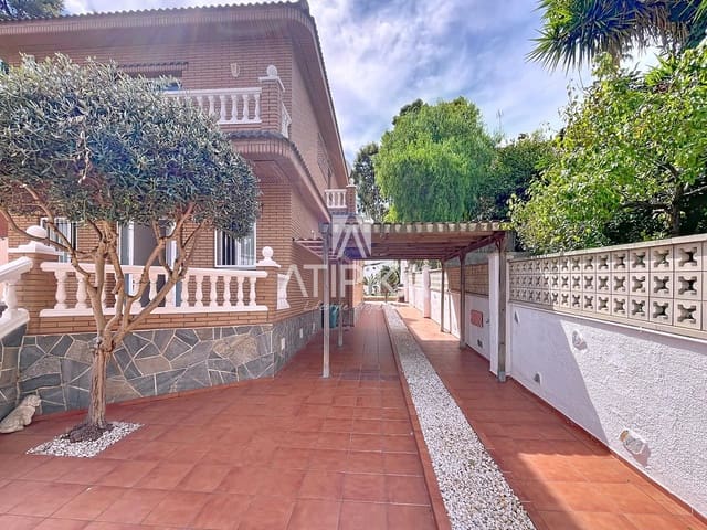 4 soverom Villa til leie i Castelldefels med svømmebasseng - € 4 000 (Ref: 9235944)