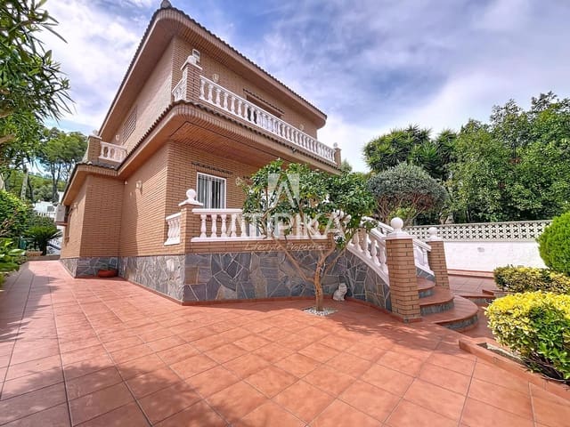 4 soverom Villa til leie i Castelldefels med svømmebasseng - € 4 000 (Ref: 9235944)