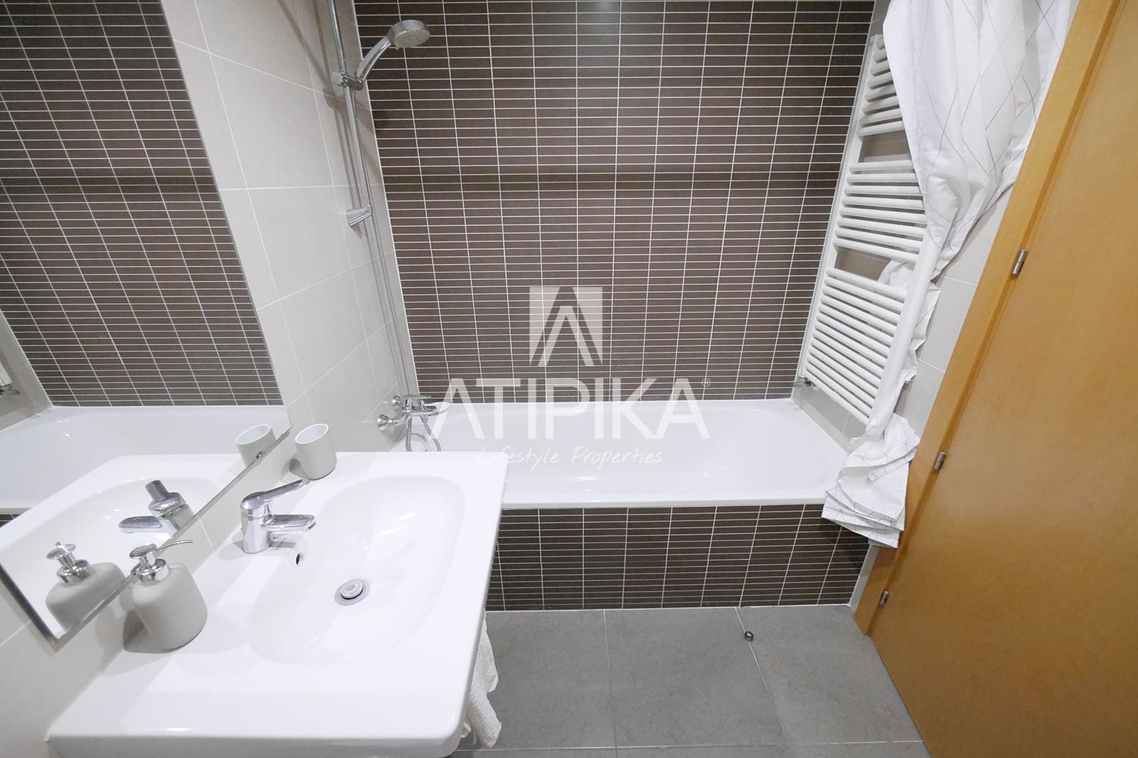 3 soveværelse Lejlighed til salg i L'Hospitalet de Llobregat - € 489.000 (Ref: 9242611)