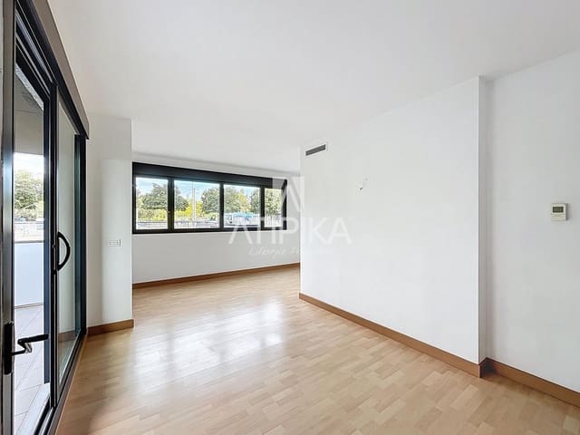 3 slaapkamer Appartement te koop in L'Hospitalet de Llobregat - € 469.000 (Ref: 9272020)