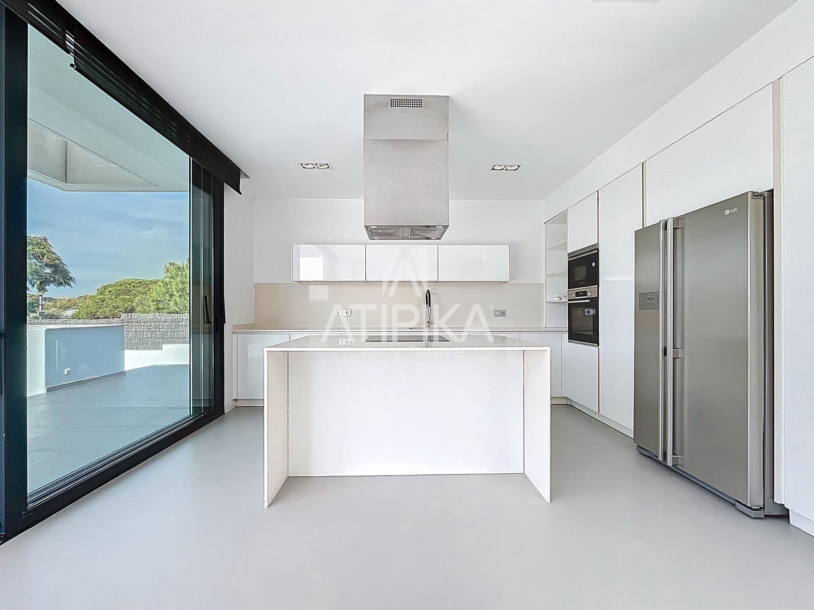 5 soveværelse Villa til salg i Vilanova i la Geltru med swimmingpool - € 1.250.000 (Ref: 9300371)