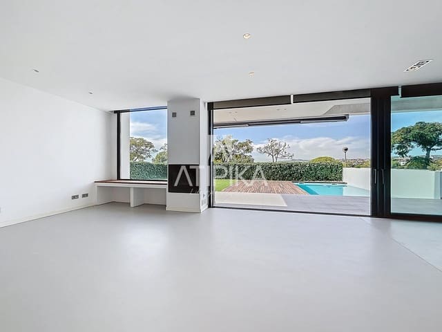 5 bedroom Villa for sale in Vilanova i la Geltrú with pool - € 1,250,000 (Ref: 9300371)