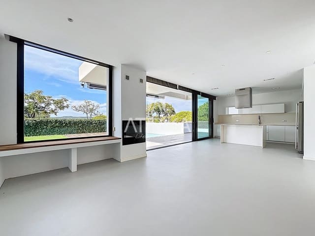 5 bedroom Villa for sale in Vilanova i la Geltrú with pool - € 1,250,000 (Ref: 9300371)