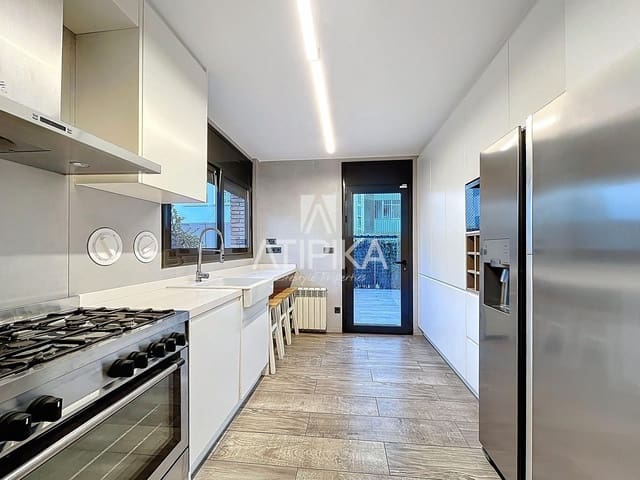 3 soverom Villa til leie i Castelldefels med svømmebasseng - € 3 350 (Ref: 9302954)