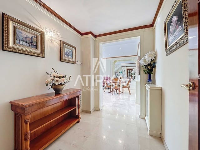 Ático de 4 habitaciones en Sitges en venta con piscina - 1.490.000 € (Ref: 9312223)