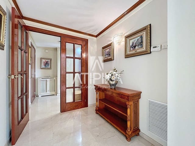 Ático de 4 habitaciones en Sitges en venta con piscina - 1.490.000 € (Ref: 9312223)