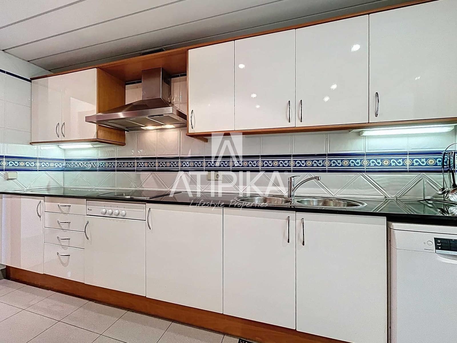 4 soveværelse Penthouse til salg i Sitges med swimmingpool - € 1.490.000 (Ref: 9312223)