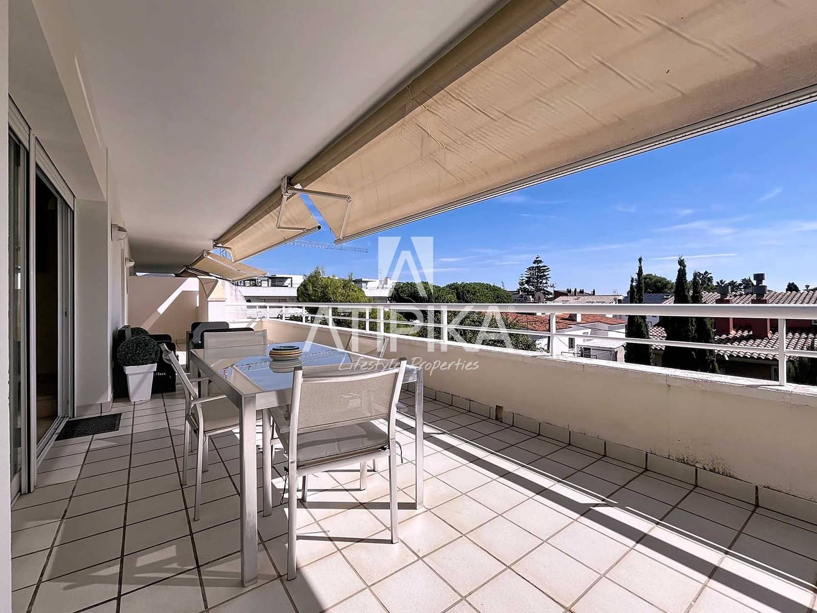 4 soveværelse Penthouse til salg i Sitges med swimmingpool - € 1.490.000 (Ref: 9312223)