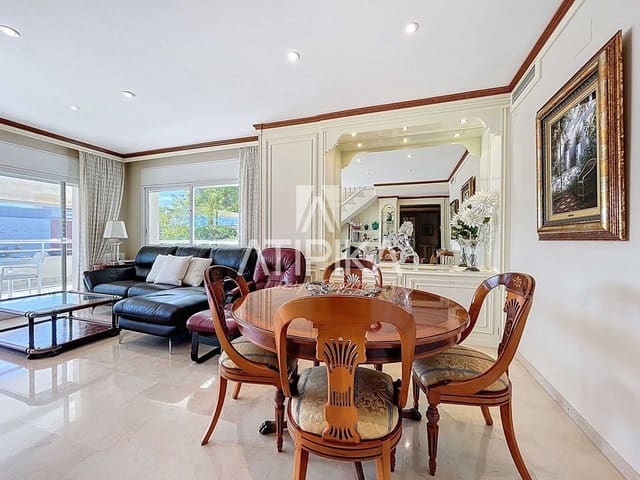 Ático de 4 habitaciones en Sitges en venta con piscina - 1.490.000 € (Ref: 9312223)