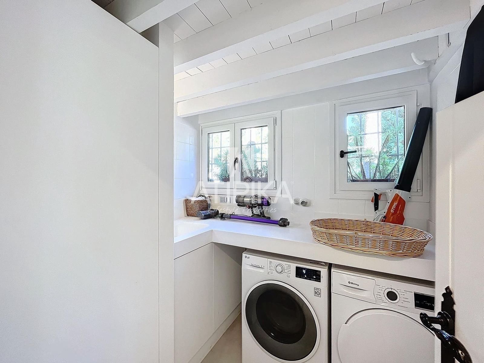 5 bedroom Villa for sale in Cabrera de Mar with pool - € 2,800,000 (Ref: 9415517)