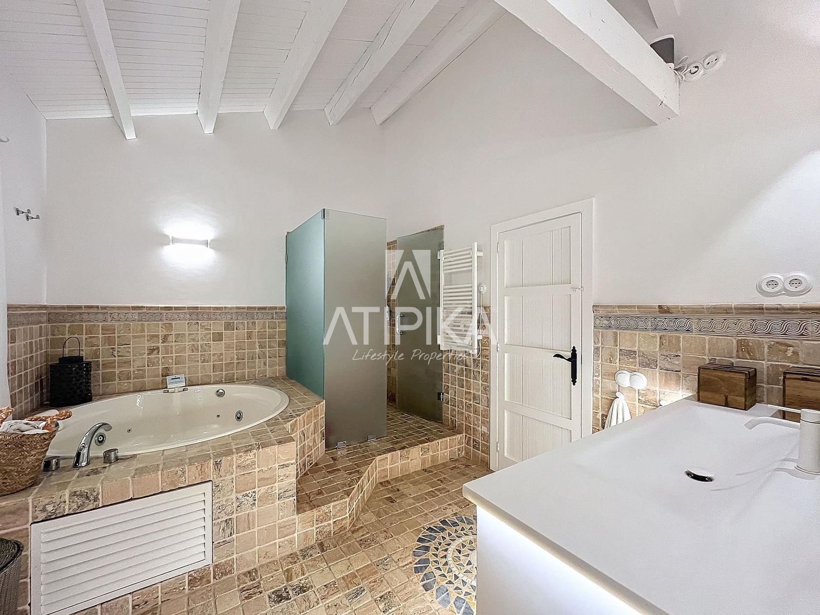 5 bedroom Villa for sale in Cabrera de Mar with pool - € 2,800,000 (Ref: 9415517)