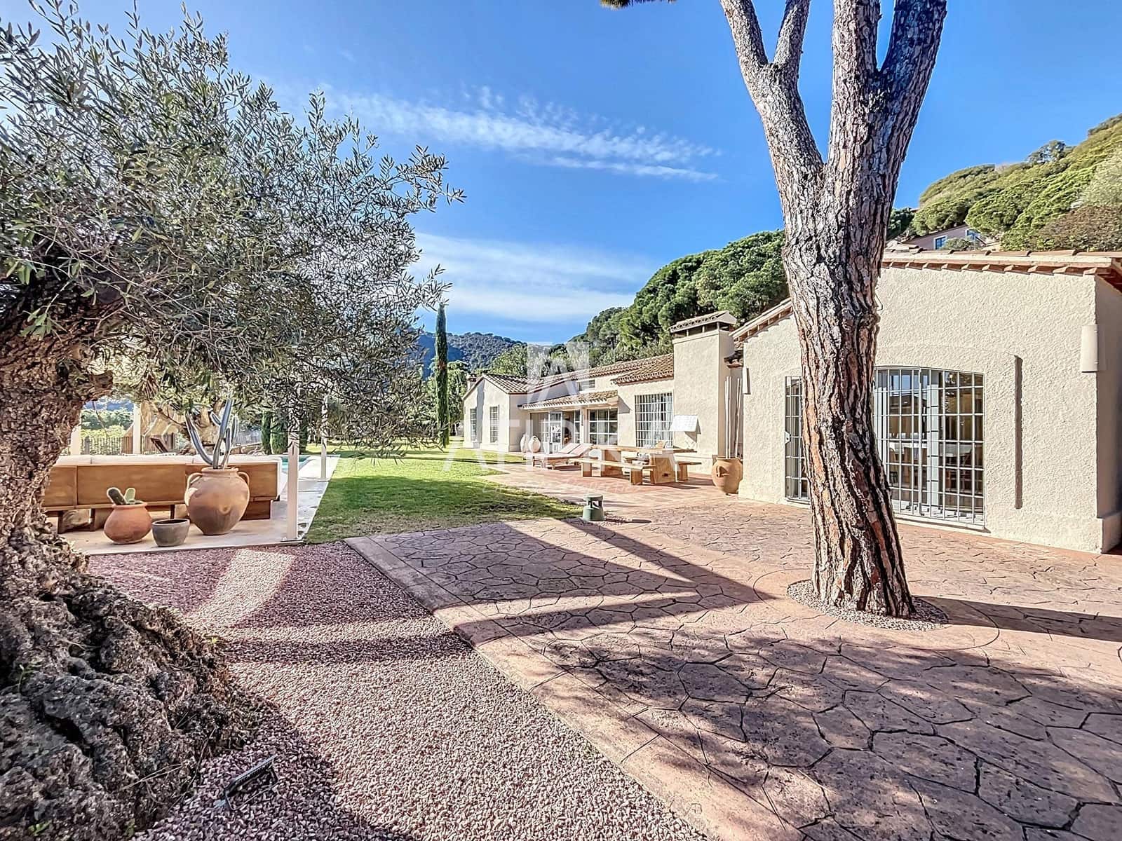 5 bedroom Villa for sale in Cabrera de Mar with pool - € 2,800,000 (Ref: 9415517)